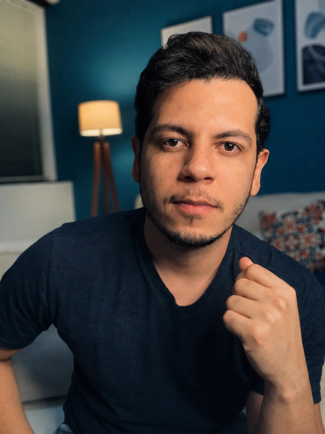 Dinarte Lima em um ambiente acolhedor